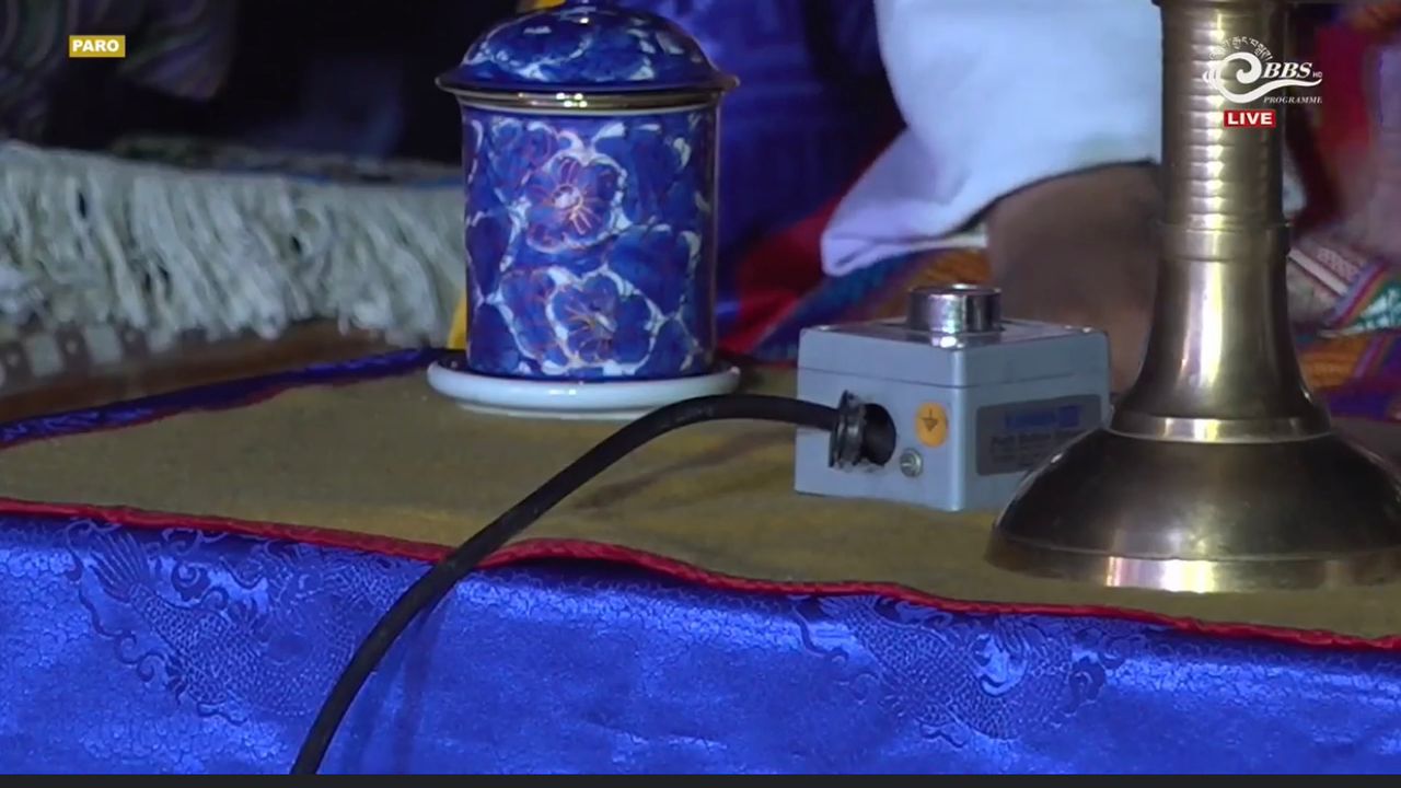 Pressing machine used for generating numbers on draw machine