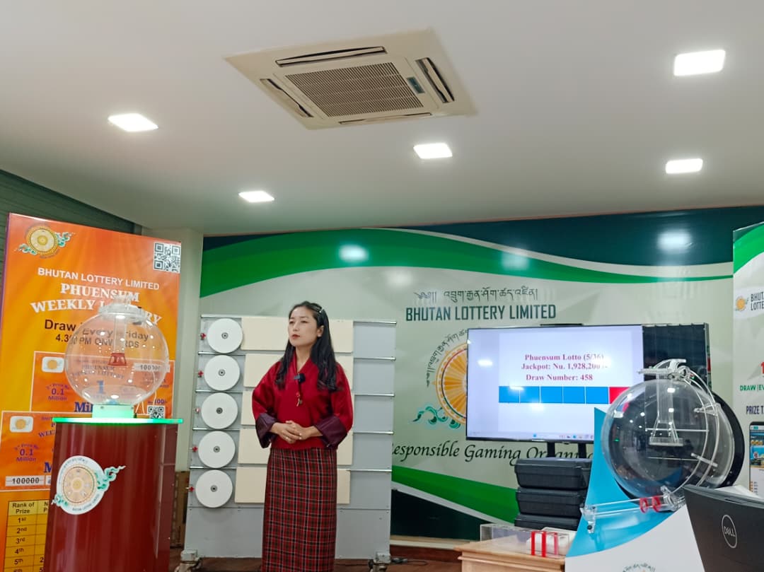 Marketing Assistant : Phuensum Lotto(5/36) Live draw